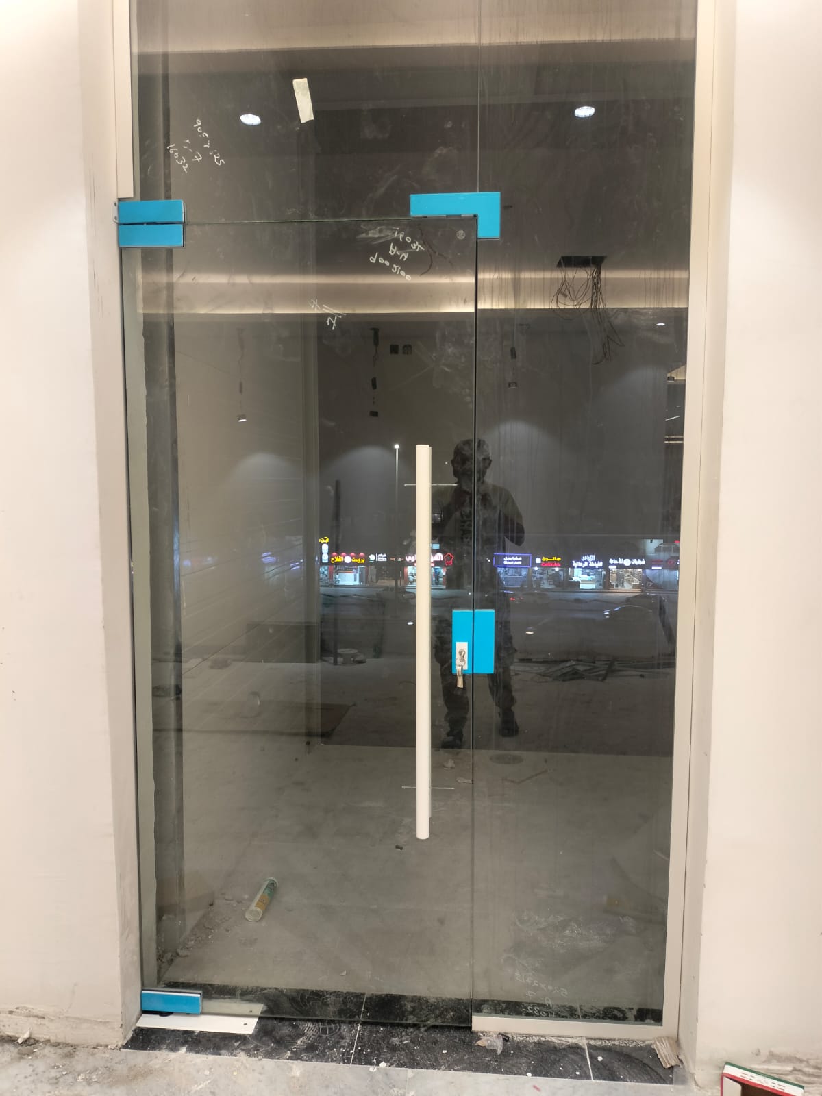 Frameless glass stair balustrade with LED lighting